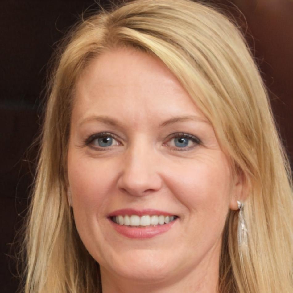 Sienna Thackeray finance communication specialist